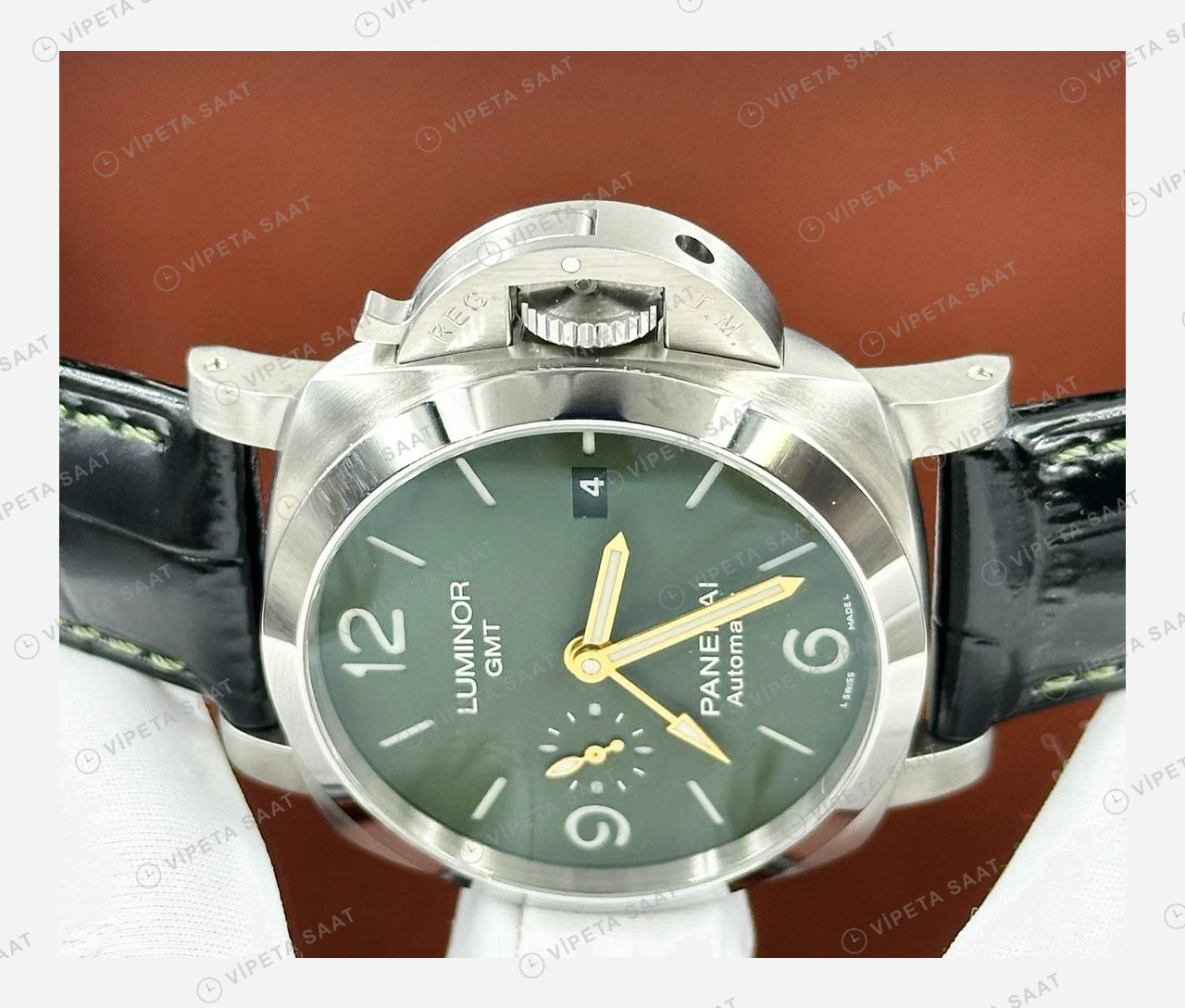 Panerai 44 mm PAM01361 Luminor GMT Yeşil Kadran Doğa Super Clone ETA Eta Saat karşıdan görünüm