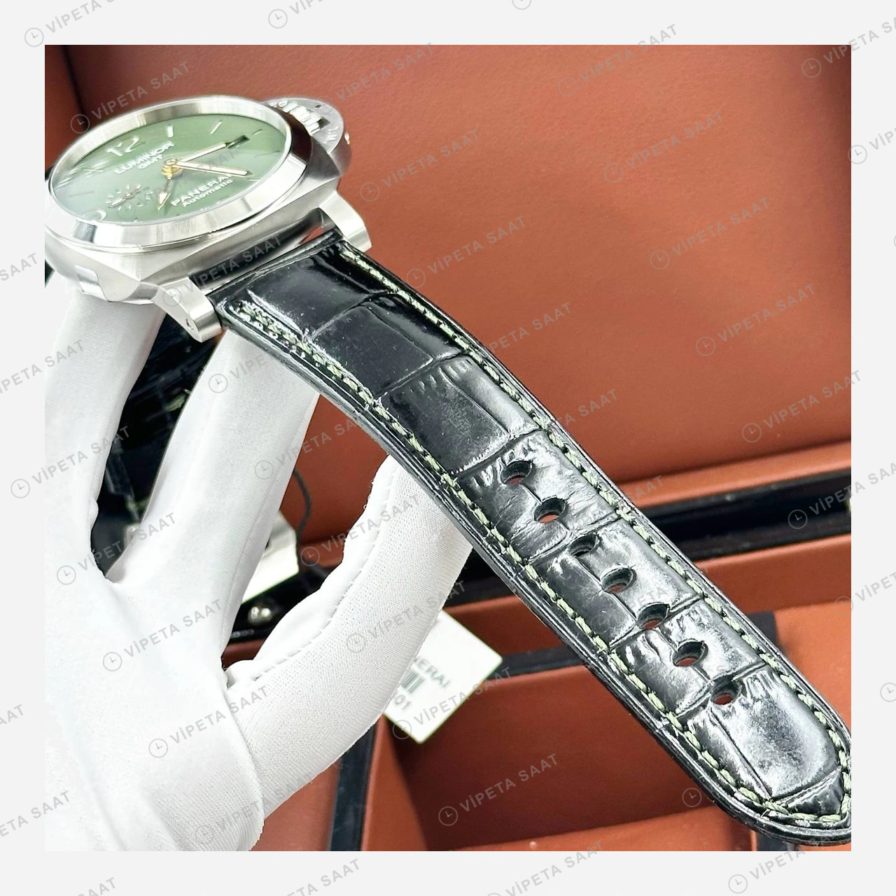 Panerai 44 mm PAM01361 Luminor GMT Yeşil Kadran Doğa Super Clone ETA Eta Saat detay 6