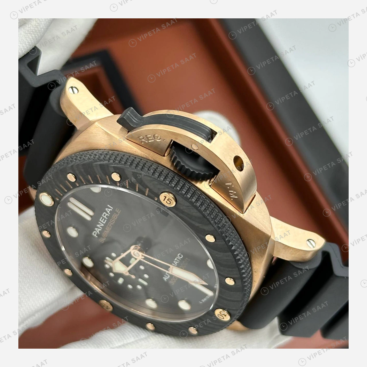 Panerai 47 mm PAM01074 Submersible Bronzo Mavi Kadran Zarif Super Clone ETA Eta Saat karşıdan görünüm