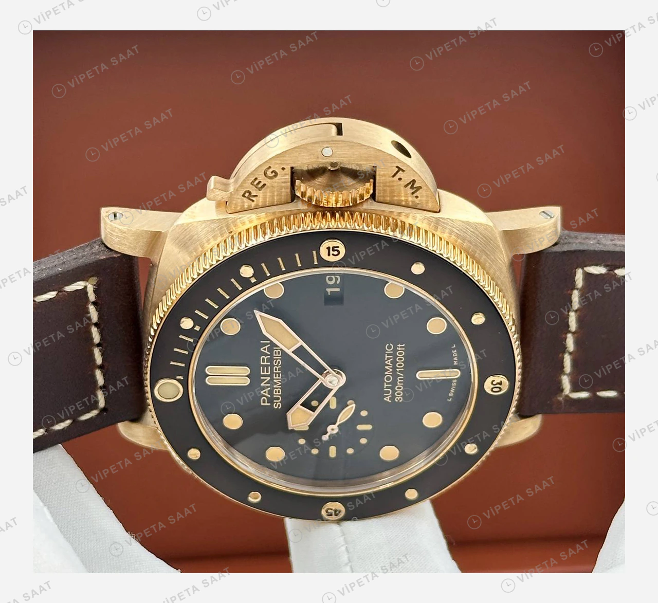 Panerai 47 mm PAM01074 Submersible Bronzo Siyah Kadran Deri Super Clone ETA Eta Saat karşıdan görünüm