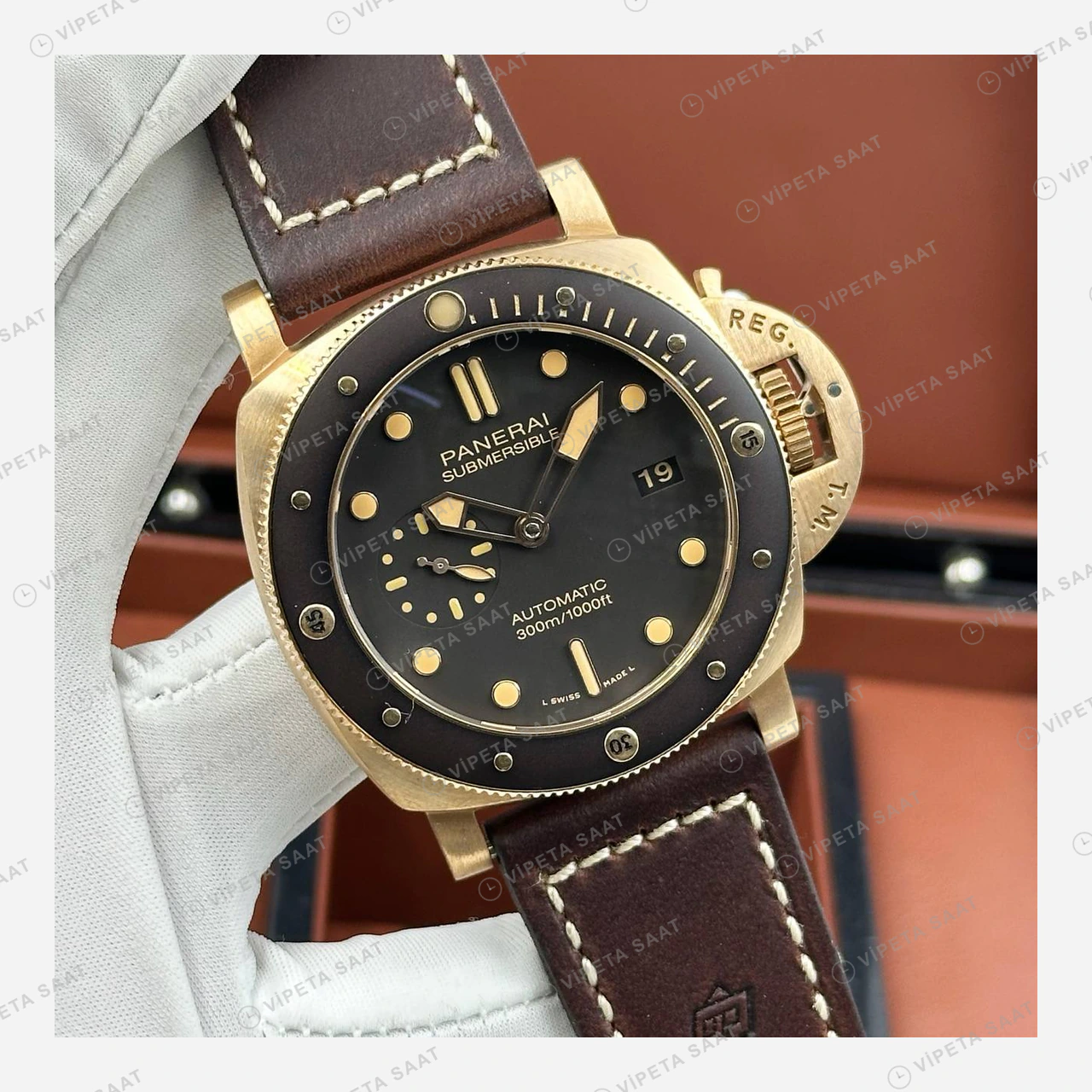 Panerai 47 mm PAM01074 Submersible Bronzo Siyah Kadran Deri Super Clone ETA Eta Saat detay 4
