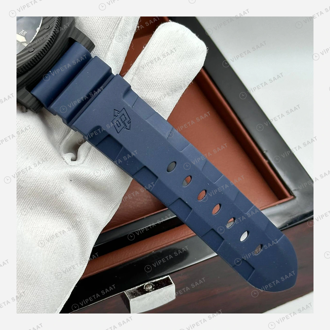 Panerai 47 mm PAM01616 Submersible Karbon Mavi Detay Kauçuk Super Clone ETA Eta Saat detay 5