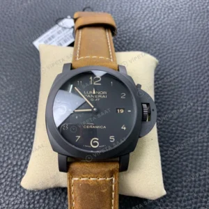 Panerai Luminor GMT Ceramica Siyah Kadran Seramik Kasa Kahverengi Deri Kordon Super Clone Eta Eta Saat detay 3