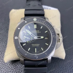 Panerai Luminor Submersible Amagnetic Titanyum Kasa Siyah Kadran Siyah Bezel Siyah Kaucuk Kordon Super Clone Eta Eta Saat detay 4
