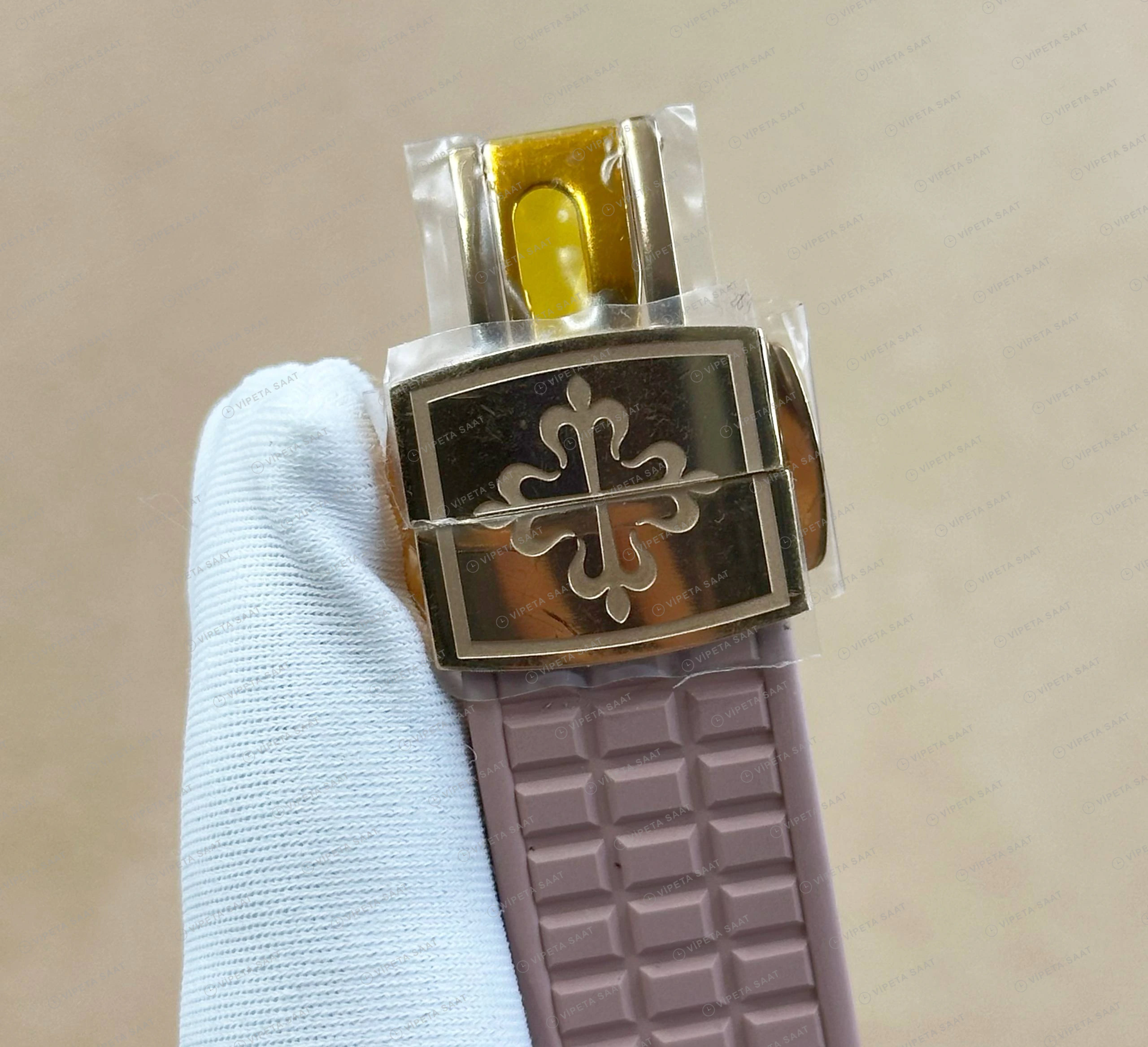 Patek Philippe 38.8 mm Aquanaut Luce Krem Kadran Elmas Taşlı Pembe Kauçuk Super Clone ETA Eta Saat detay 3