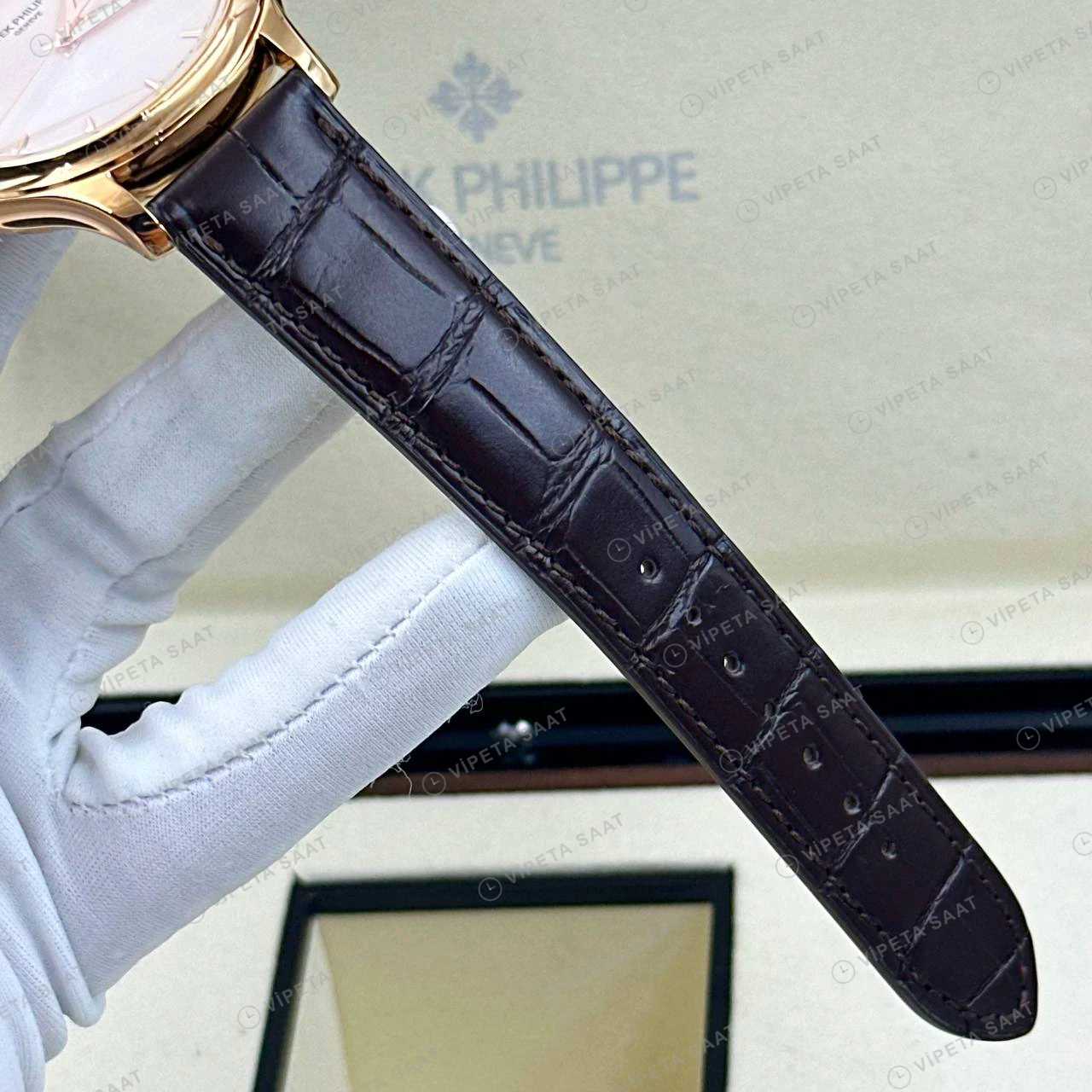Patek Philippe 39 mm Calatrava Rose Gold Somon Kadran Deri Super Clone ETA Eta Saat karşıdan görünüm