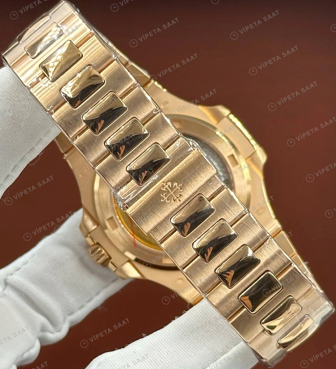 Patek Philippe 40 mm Nautilus Rose Gold Kahve Elmas Taşlı Düz Super Clone ETA Eta Saat detay 3