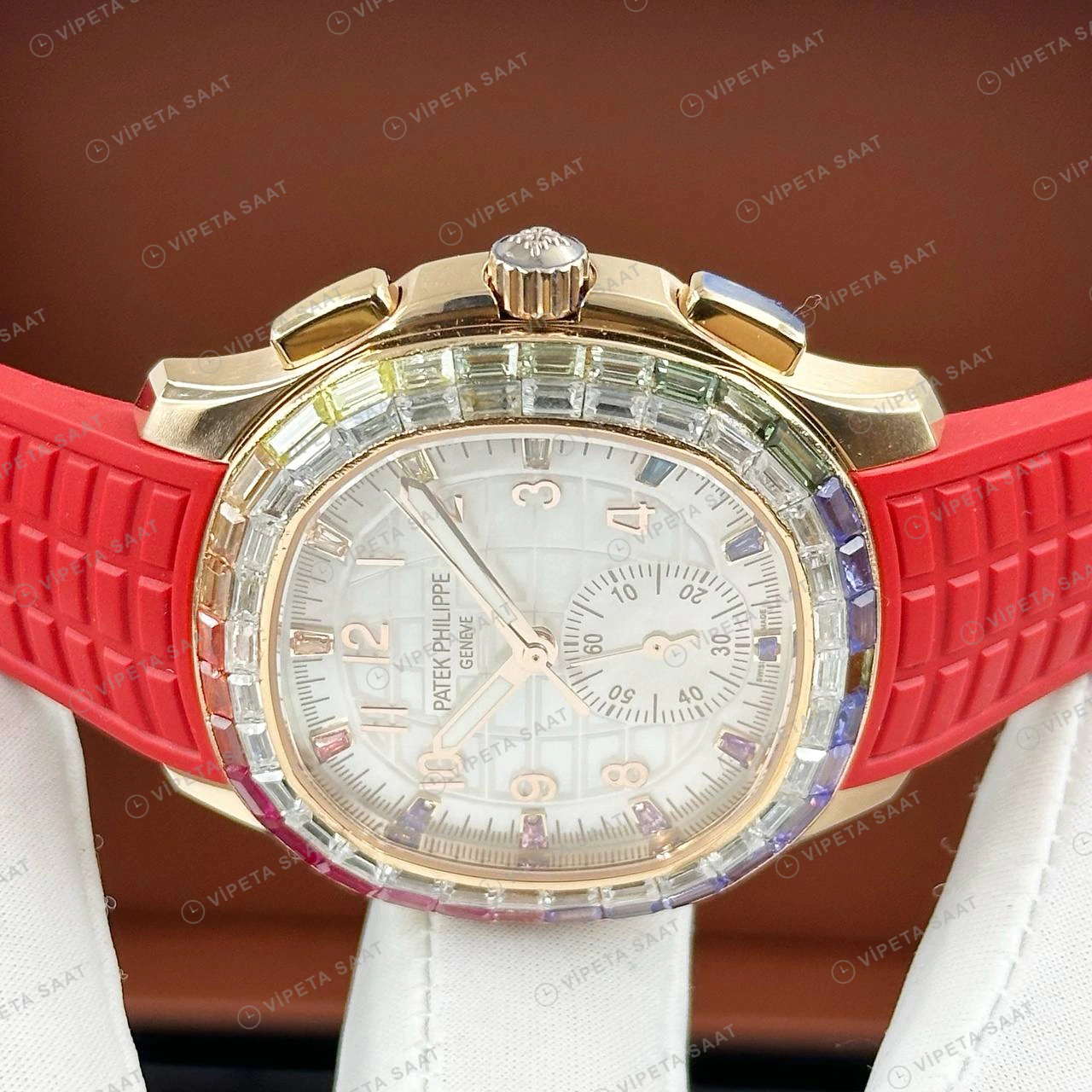 Patek Philippe Aquanaut 5968 42.2 mm Beyaz Gökkuşağı Taşlı Kırmızı Kauçuk Super Clone ETA Eta Saat detay 3