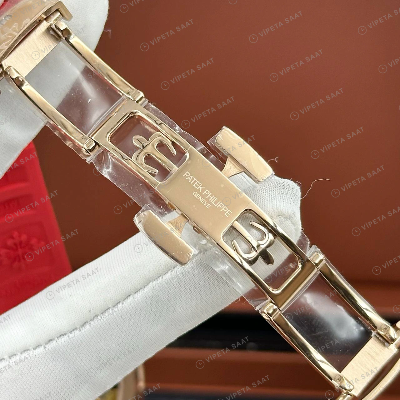 Patek Philippe Aquanaut 5968 42.2 mm Beyaz Gökkuşağı Taşlı Kırmızı Kauçuk Super Clone ETA Eta Saat detay 4