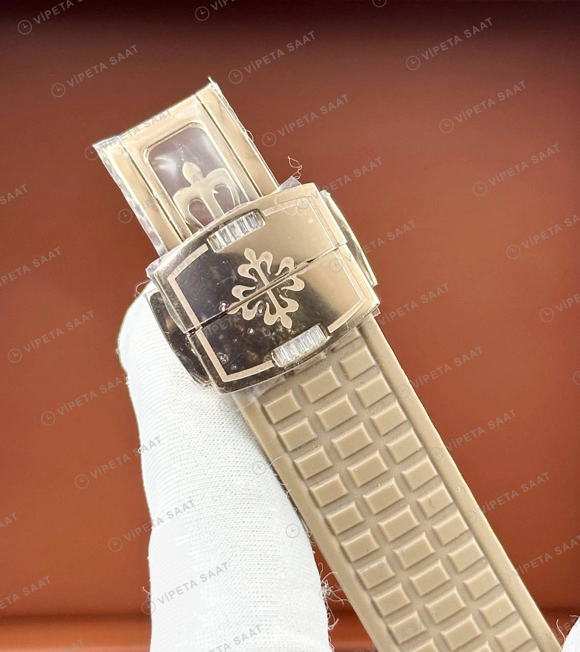Patek Philippe Aquanaut 5968 42.2 mm Beyaz Gökkuşağı Taşlı Krem Kauçuk Super Clone ETA Eta Saat detay 3