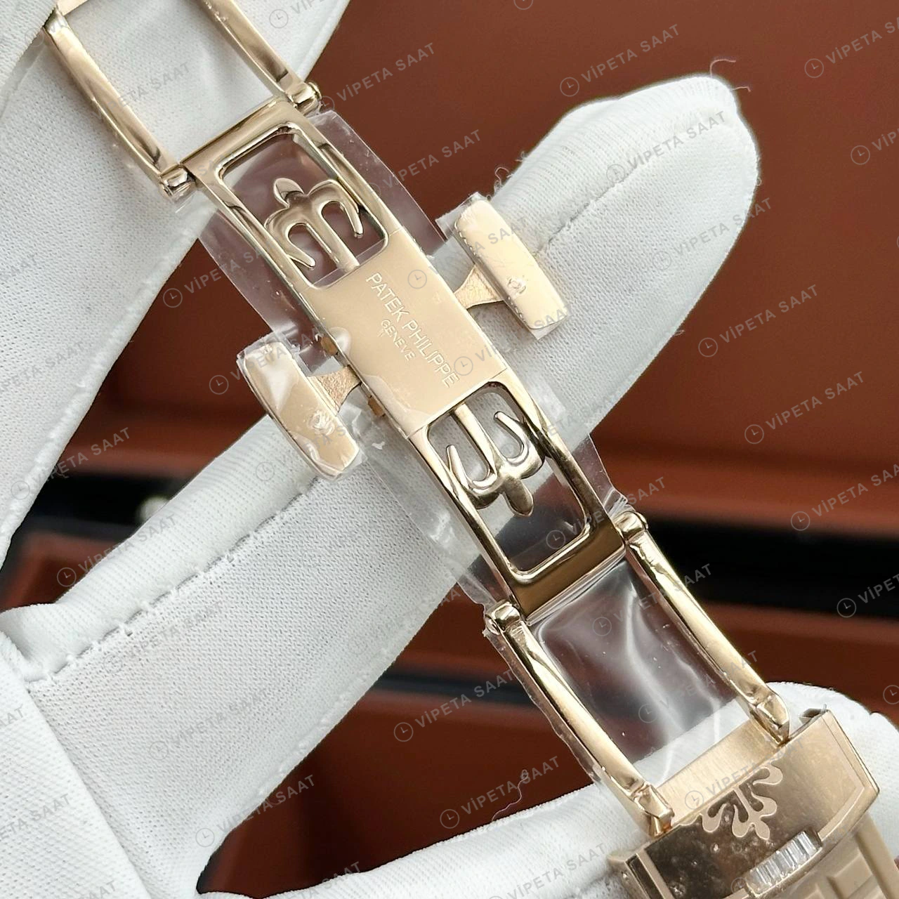 Patek Philippe Aquanaut 5968 42.2 mm Beyaz Gökkuşağı Taşlı Krem Kauçuk Super Clone ETA Eta Saat detay 4