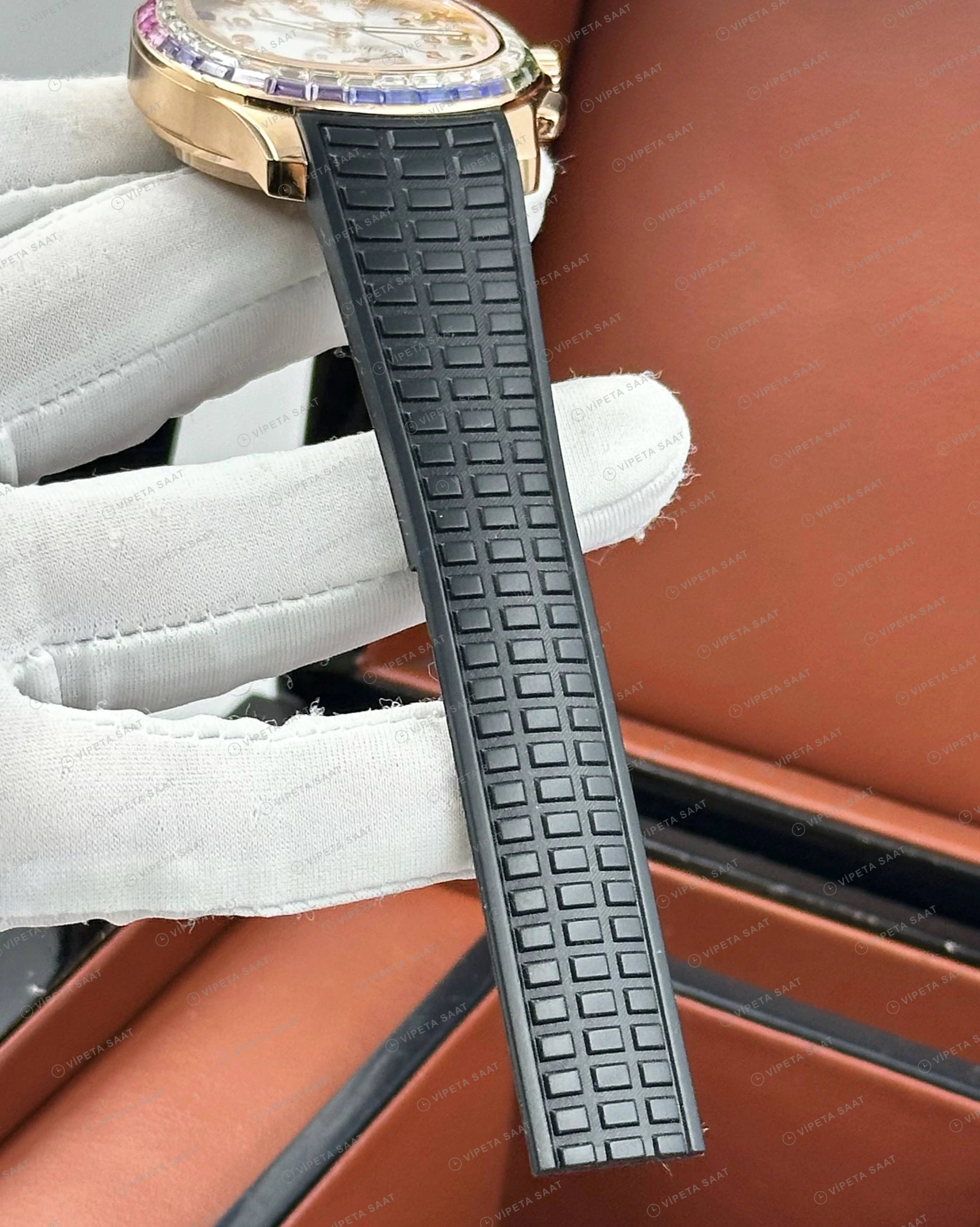 Patek Philippe Aquanaut 5968 42.2 mm Krem Gökkuşağı Taşlı Mavi Kauçuk Super Clone ETA Eta Saat detay 3