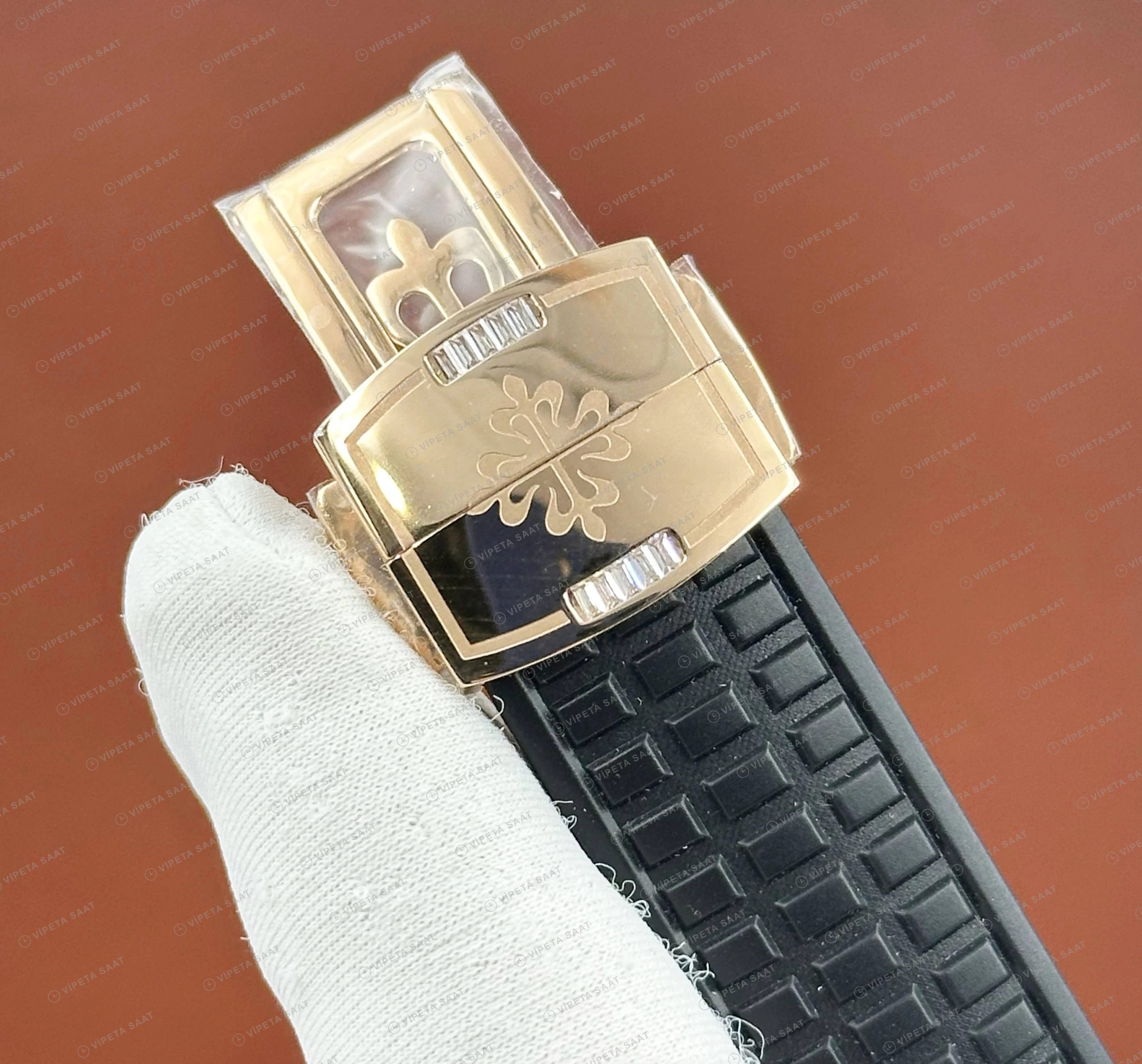 Patek Philippe Aquanaut 5968 42.2 mm Krem Gökkuşağı Taşlı Mavi Kauçuk Super Clone ETA Eta Saat detay 4
