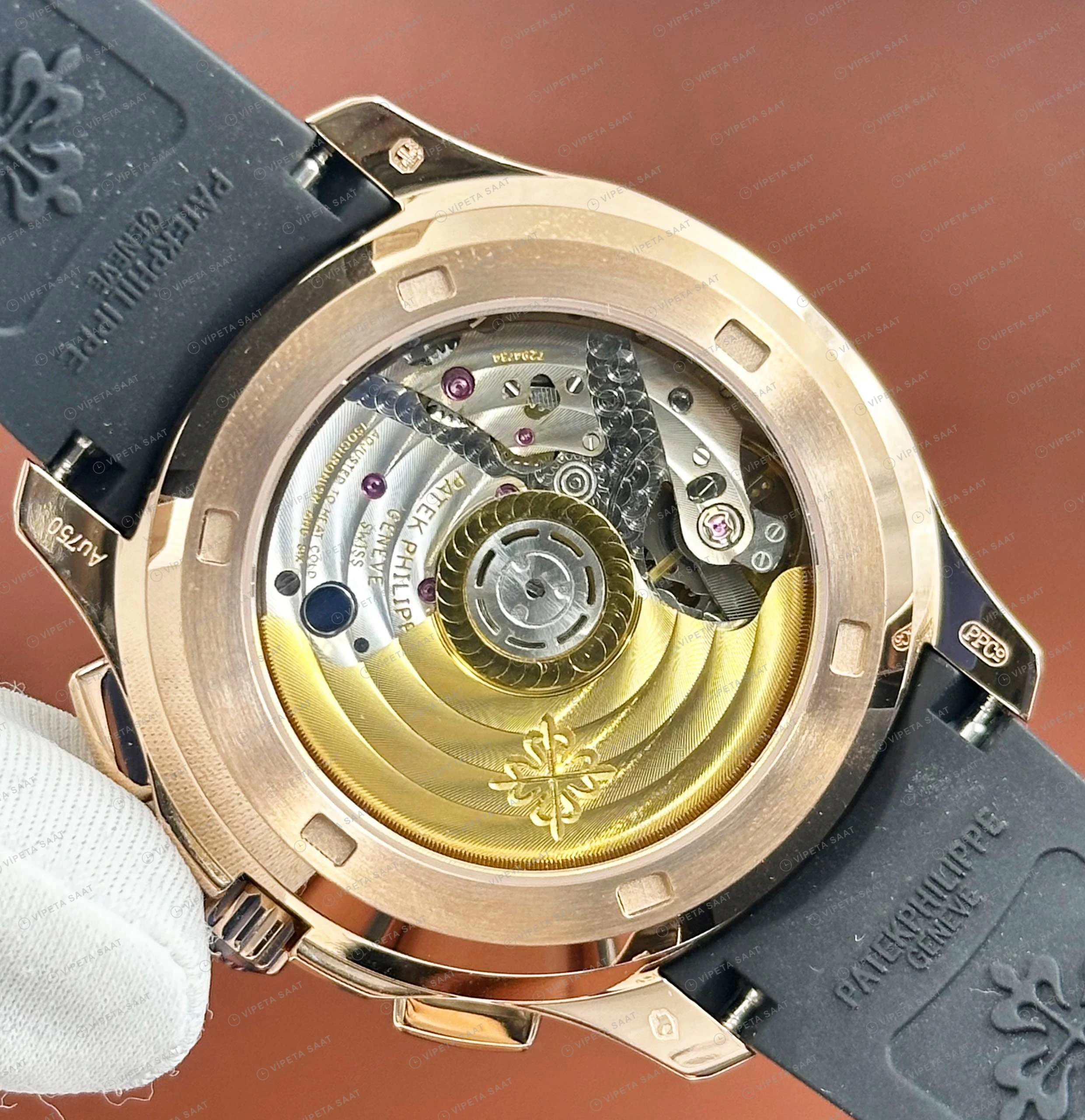 Patek Philippe Aquanaut 5968 42.2 mm Krem Gökkuşağı Taşlı Mavi Kauçuk Super Clone ETA Eta Saat detay 5