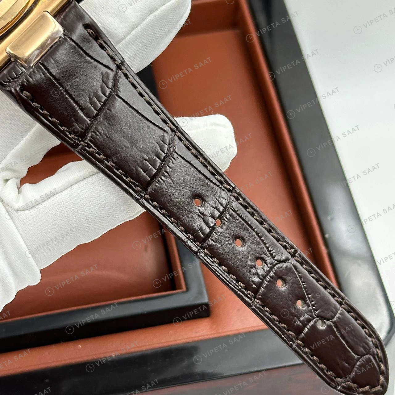 Patek Philippe Nautilus 5711 40 mm Rose Çelik Siyah Deri Super Clone ETA Eta Saat detay 3