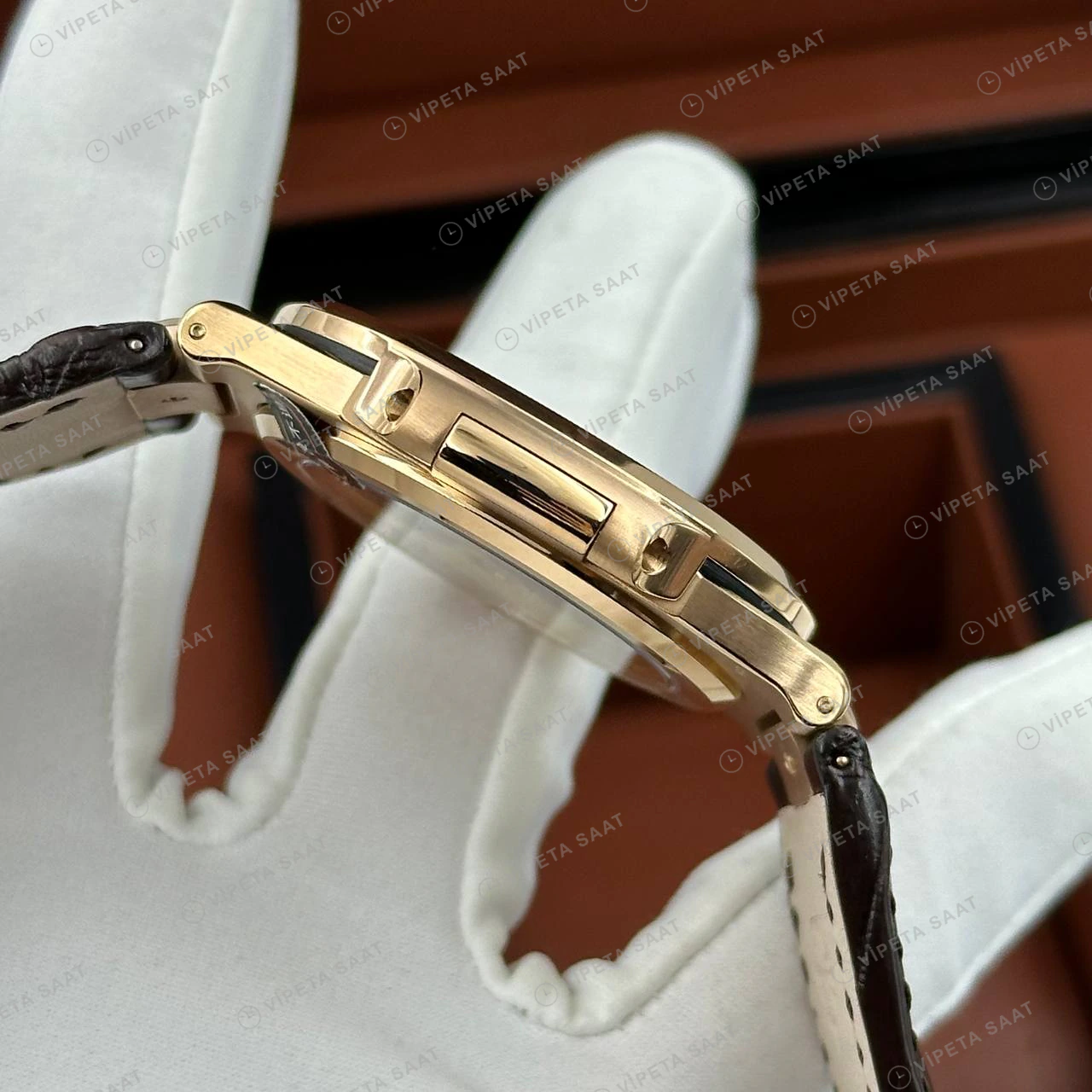 Patek Philippe Nautilus 5711 40 mm Rose Çelik Siyah Deri Super Clone ETA Eta Saat detay 4
