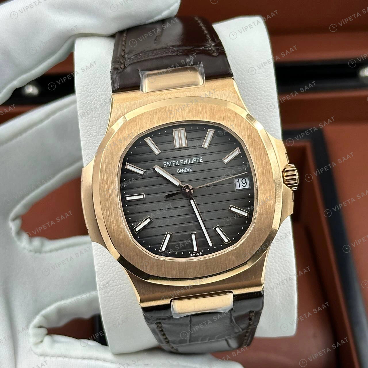 Patek Philippe Nautilus 5711 40 mm Rose Çelik Siyah Deri Super Clone ETA Eta Saat detay 6