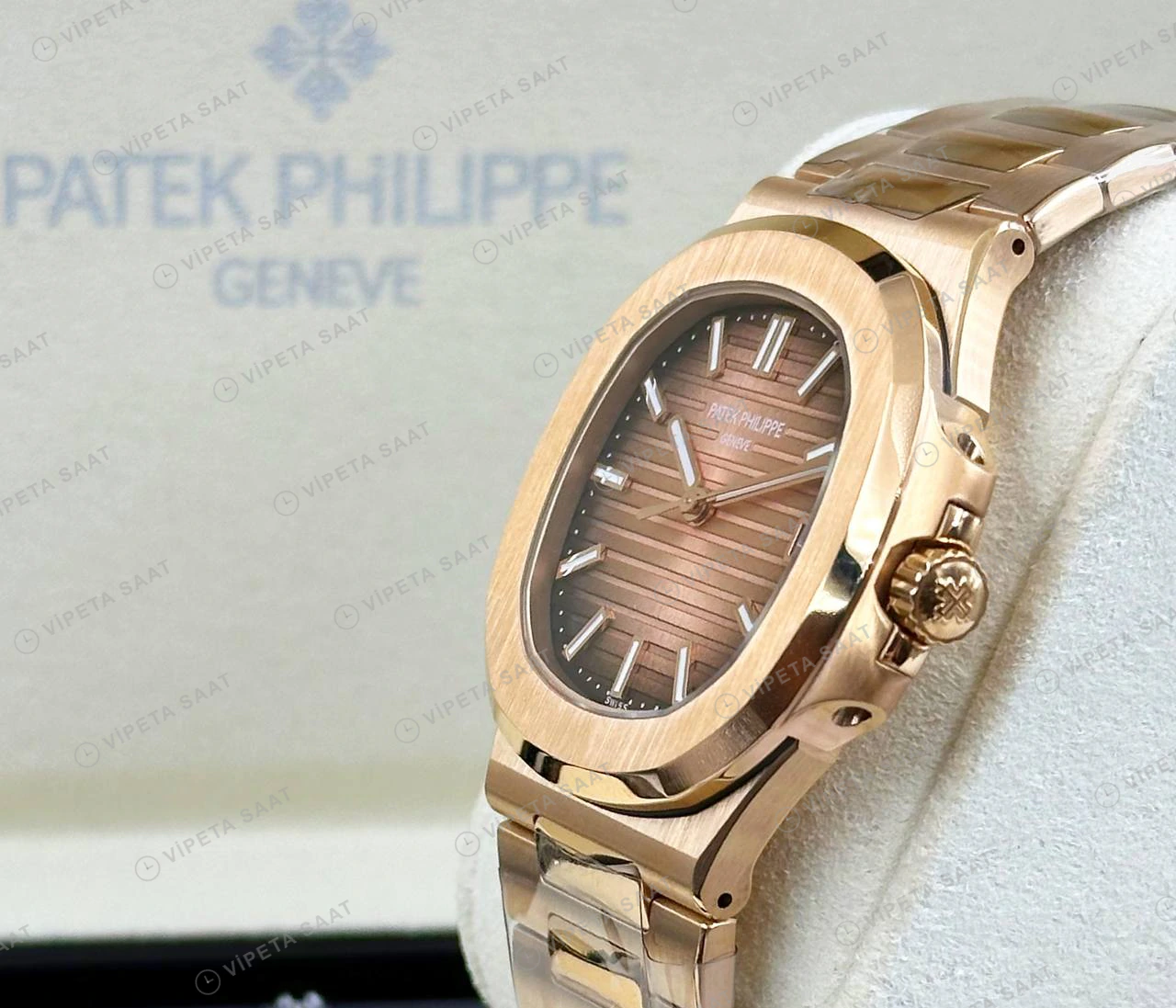 Patek Philippe Nautilus 5711 40 mm Rose Gold Kahve Kadran Bileklik Super Clone ETA Eta Saat detay 4