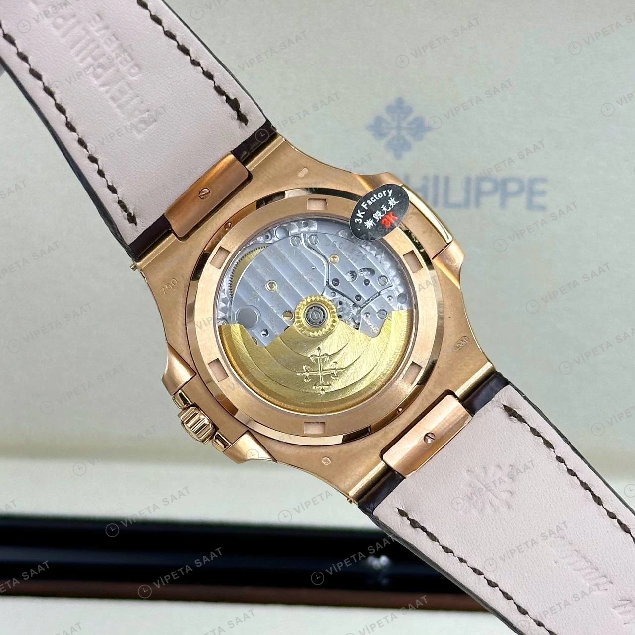 Patek Philippe Nautilus 5711 40 mm Rose Gold Mavi Kadran Deri Super Clone ETA Eta Saat detay 3
