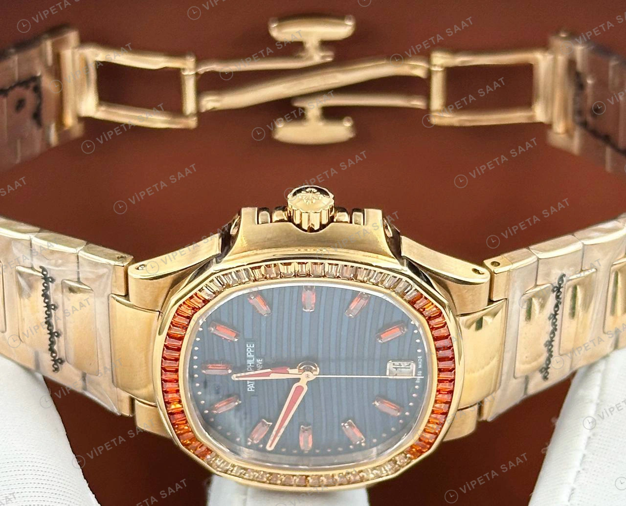 Patek Philippe Nautilus 5711 40 mm Rose Mavi Baget Taşlı Çelik Super Clone ETA Eta Saat detay 5