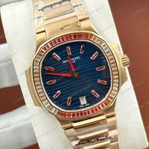 Patek Philippe Nautilus 5711 40 mm Rose Mavi Baget Taşlı Çelik Super Clone ETA Eta Saat detay 6