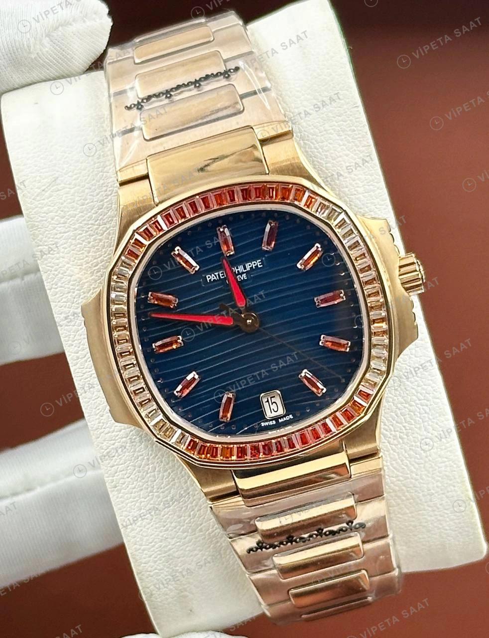 Patek Philippe Nautilus 5711 40 mm Rose Mavi Baget Taşlı Çelik Super Clone ETA Eta Saat detay 6