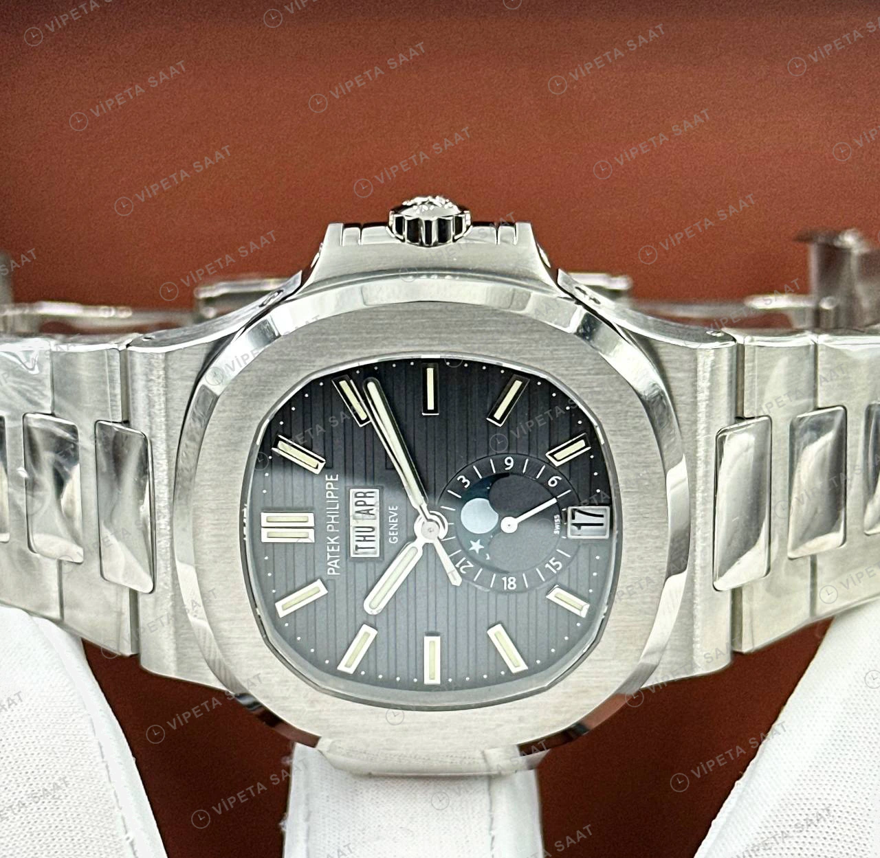 Patek Philippe Nautilus 5712 40 mm Gri Kadran Ay Evreli Çelik Bileklik Super Clone ETA Eta Saat detay 3