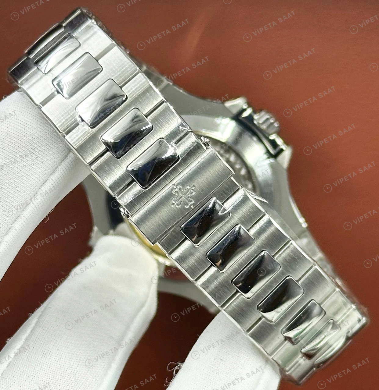 Patek Philippe Nautilus 5712 40 mm Gri Kadran Ay Evreli Çelik Bileklik Super Clone ETA Eta Saat detay 5