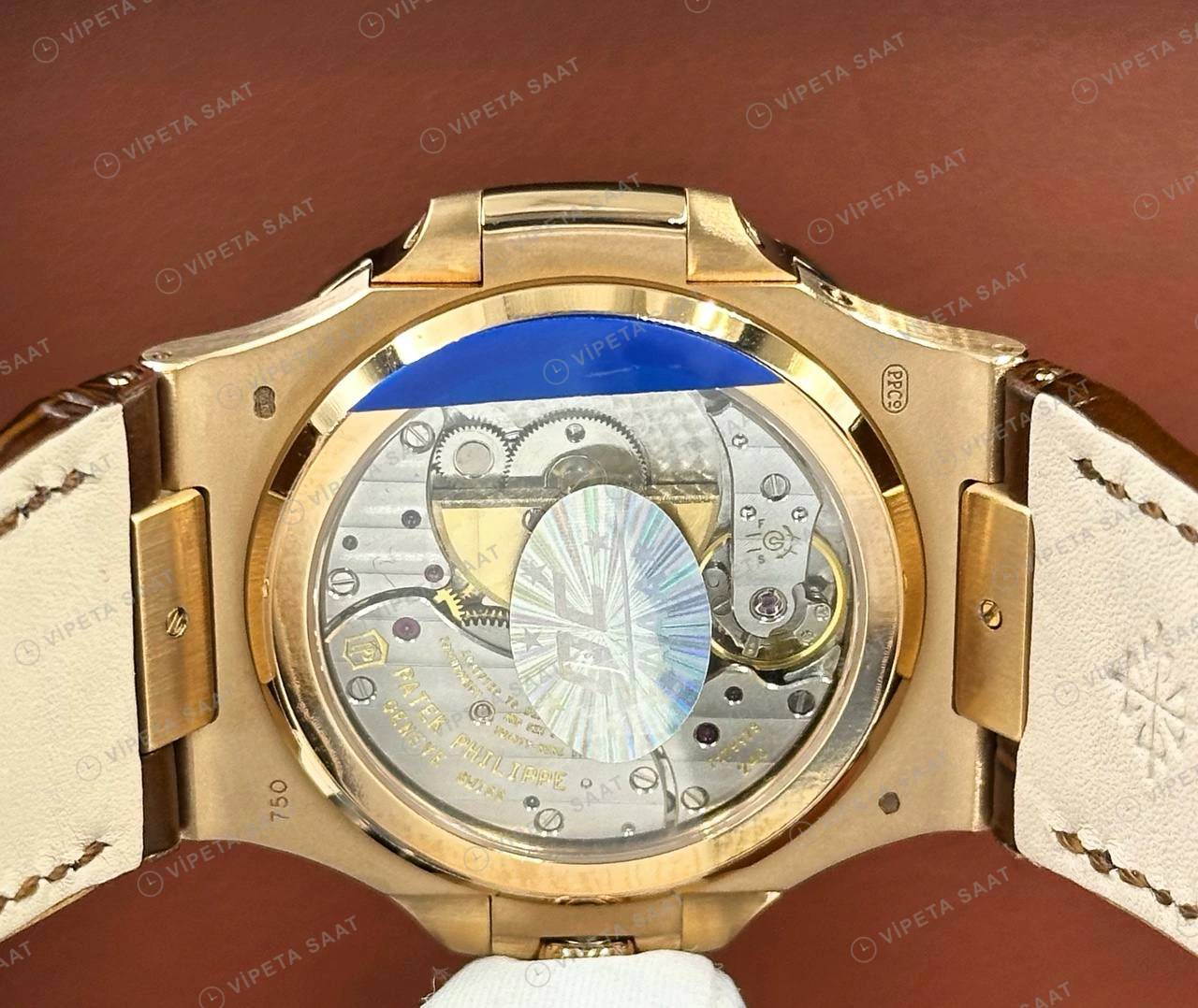 Patek Philippe Nautilus 5712 40 mm Rose Gold Mavi Ay Evreli Deri Super Clone ETA Eta Saat detay 3