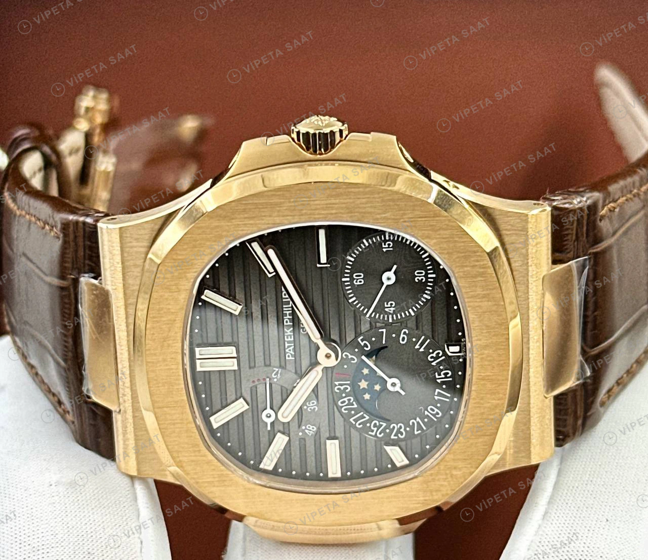 Patek Philippe Nautilus 5712 40 mm Rose Gold Mavi Ay Evreli Deri Super Clone ETA Eta Saat detay 4