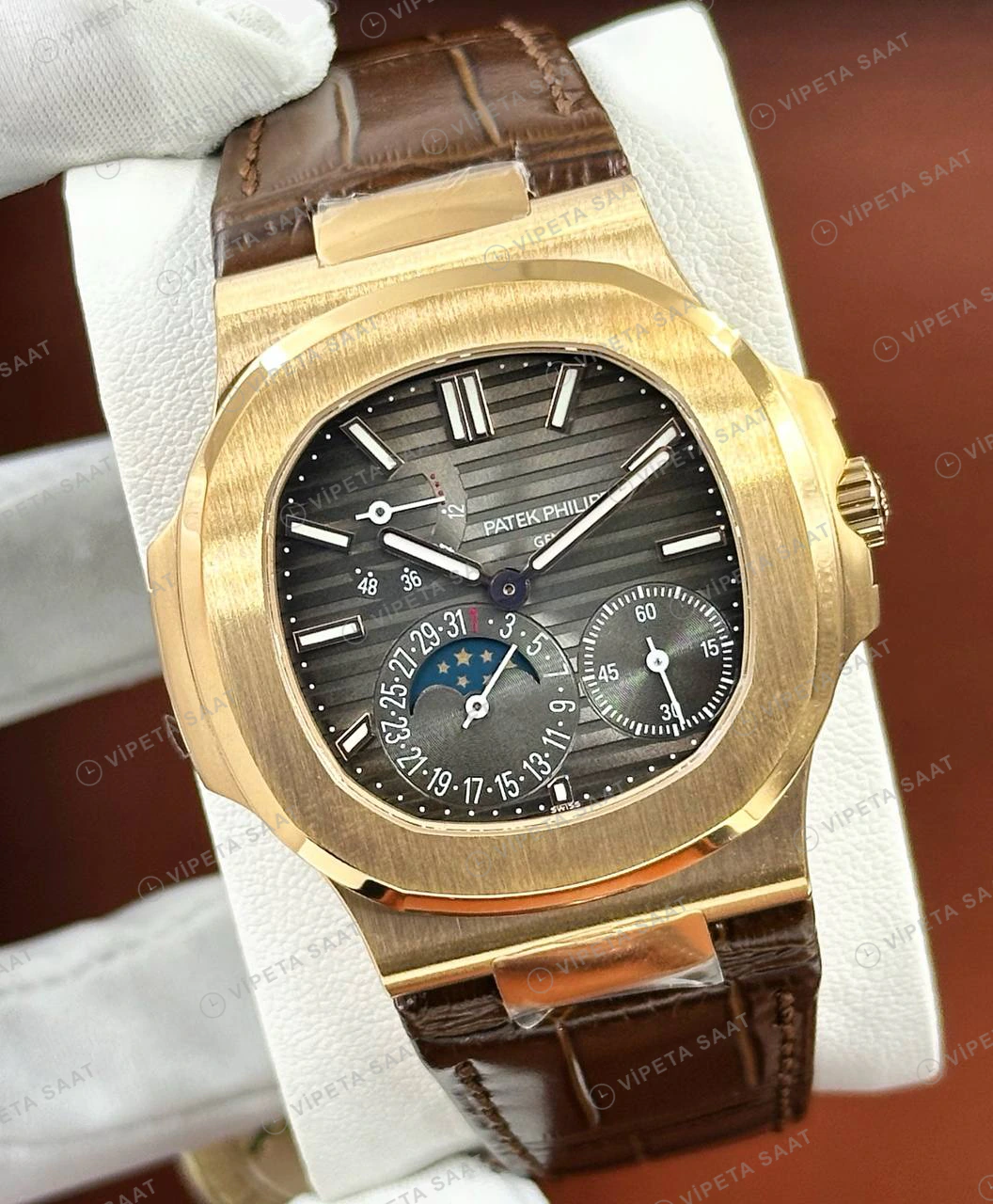 Patek Philippe Nautilus 5712 40 mm Rose Gold Mavi Ay Evreli Deri Super Clone ETA Eta Saat detay 6