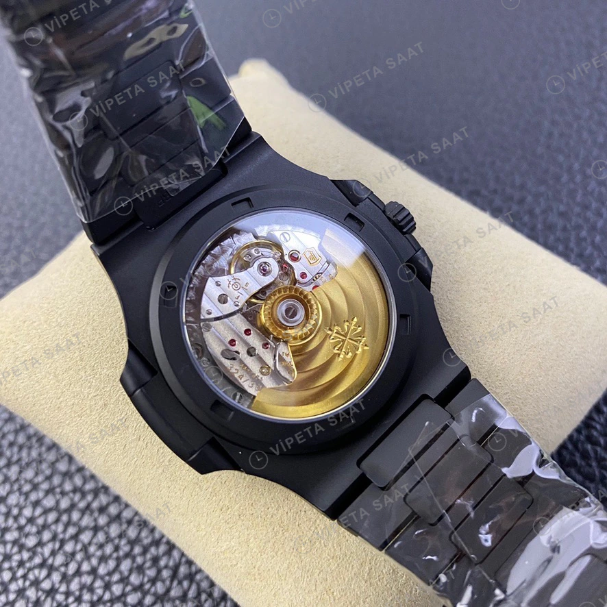 Patek Philippe Nautilus Siyah Kasa Beyaz Kadran Siyah Celik Kordon Super Clone Eta Eta Saat detay 5