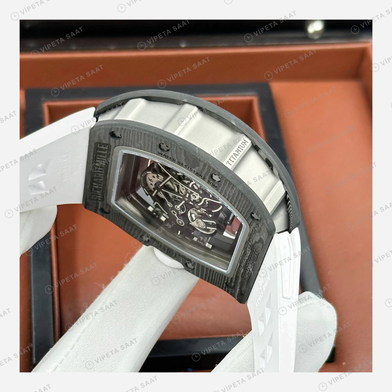 Richard Mille RM 055 Bubba Watson Americas Siyah Karbon Beyaz Çerçeve Skeleton Beyaz Kordon Super Clone ETA Eta Saat detay 4