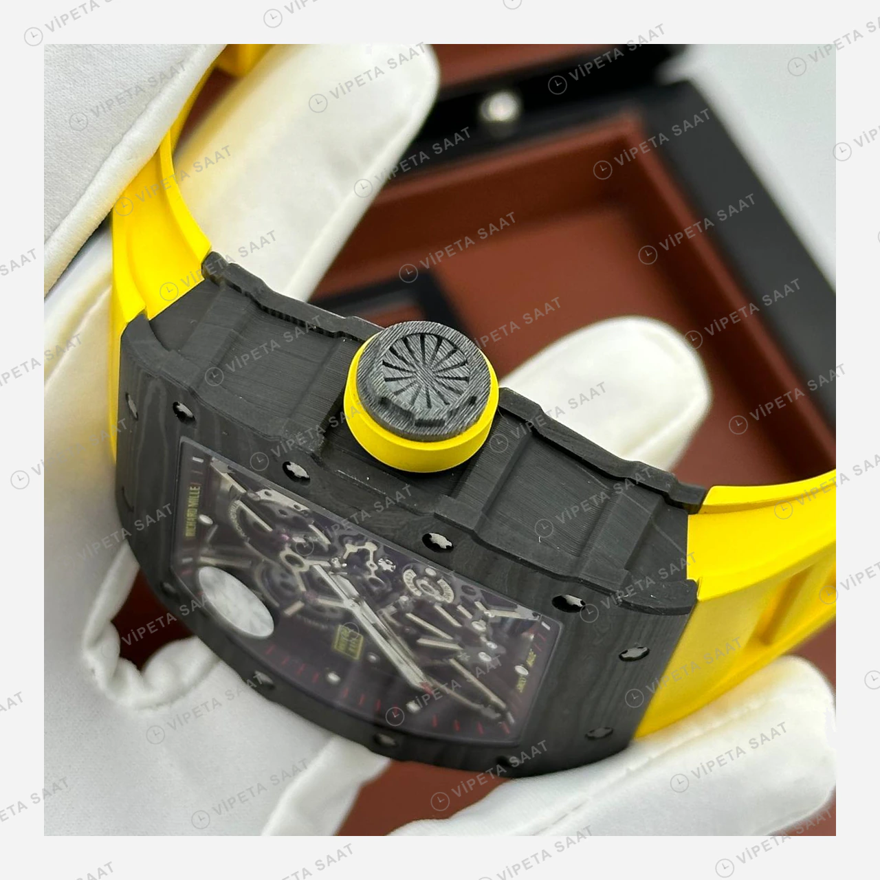 Richard Mille RM 35-02 Rafael Nadal Siyah Karbon Beyaz Detay Sarı Kauçuk Super Clone ETA Eta Saat detay 3