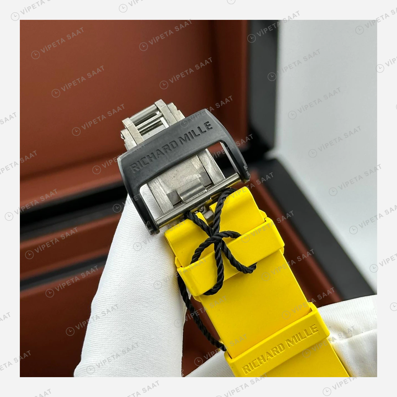 Richard Mille RM 35-02 Rafael Nadal Siyah Karbon Beyaz Detay Sarı Kauçuk Super Clone ETA Eta Saat detay 4