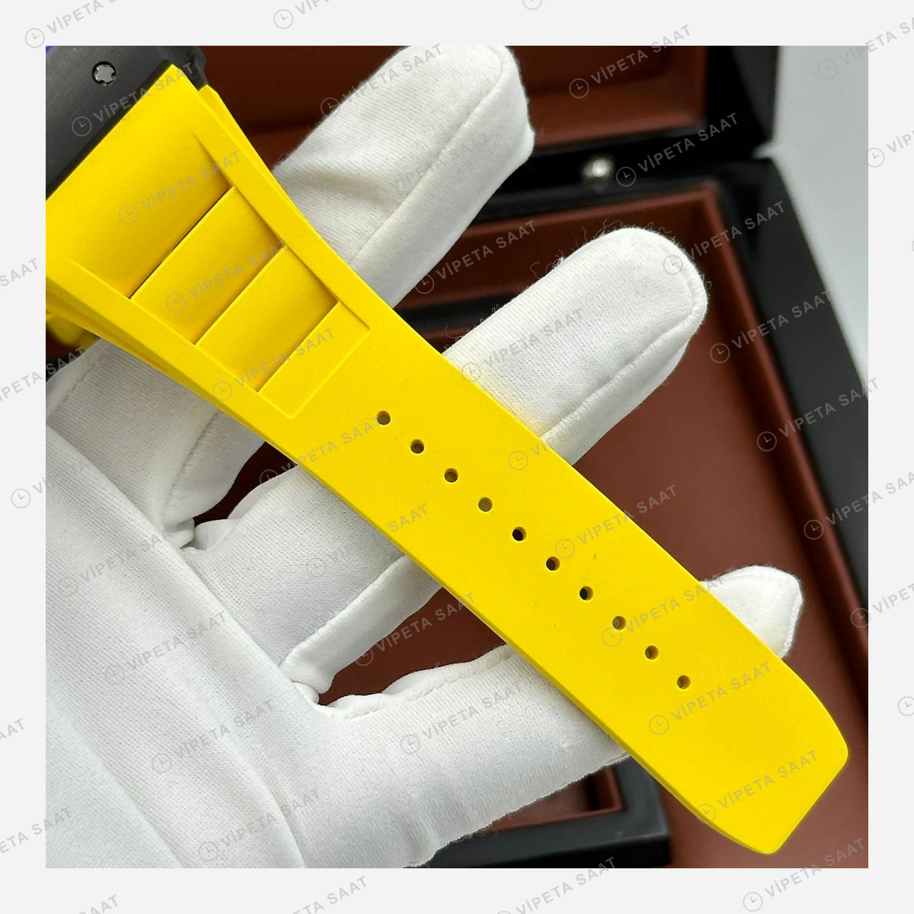 Richard Mille RM 35-02 Rafael Nadal Siyah Karbon Sarı Kauçuk Super Clone ETA Eta Saat detay 3