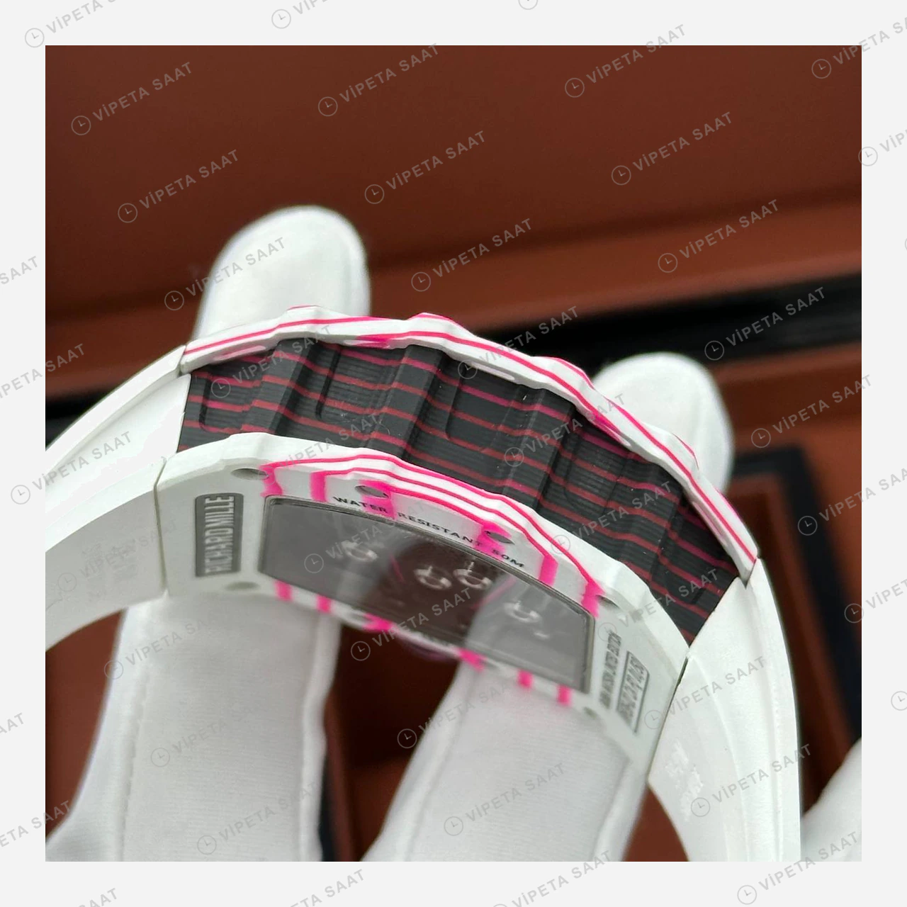 Richard Mille RM 38-02 Bubba Watson Tourbillon Beyaz Seramik Pembe Detay Kauçuk Super Clone ETA Eta Saat detay 4