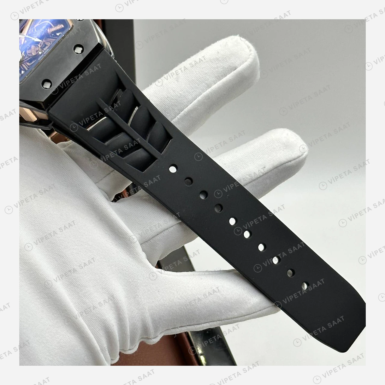 Richard Mille RM 47 Samuray Tourbillon Siyah Kasa Kauçuk Super Clone ETA Eta Saat detay 4