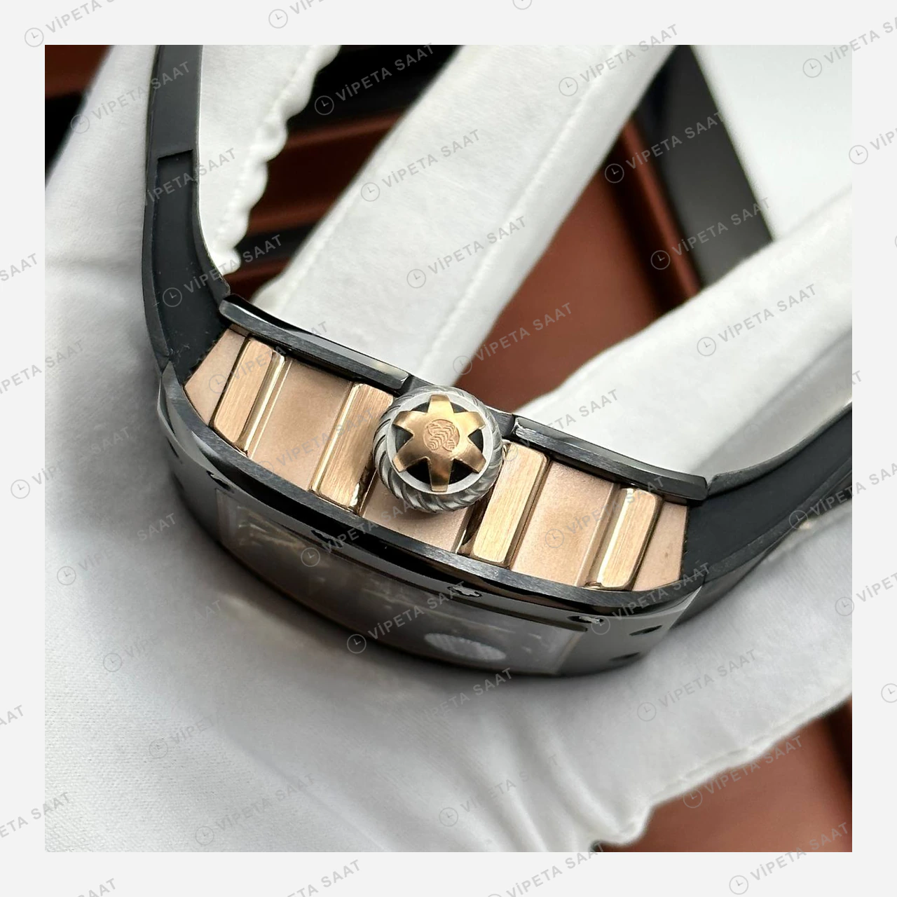 Richard Mille RM 47 Samuray Tourbillon Siyah Kasa Kauçuk Super Clone ETA Eta Saat detay 5