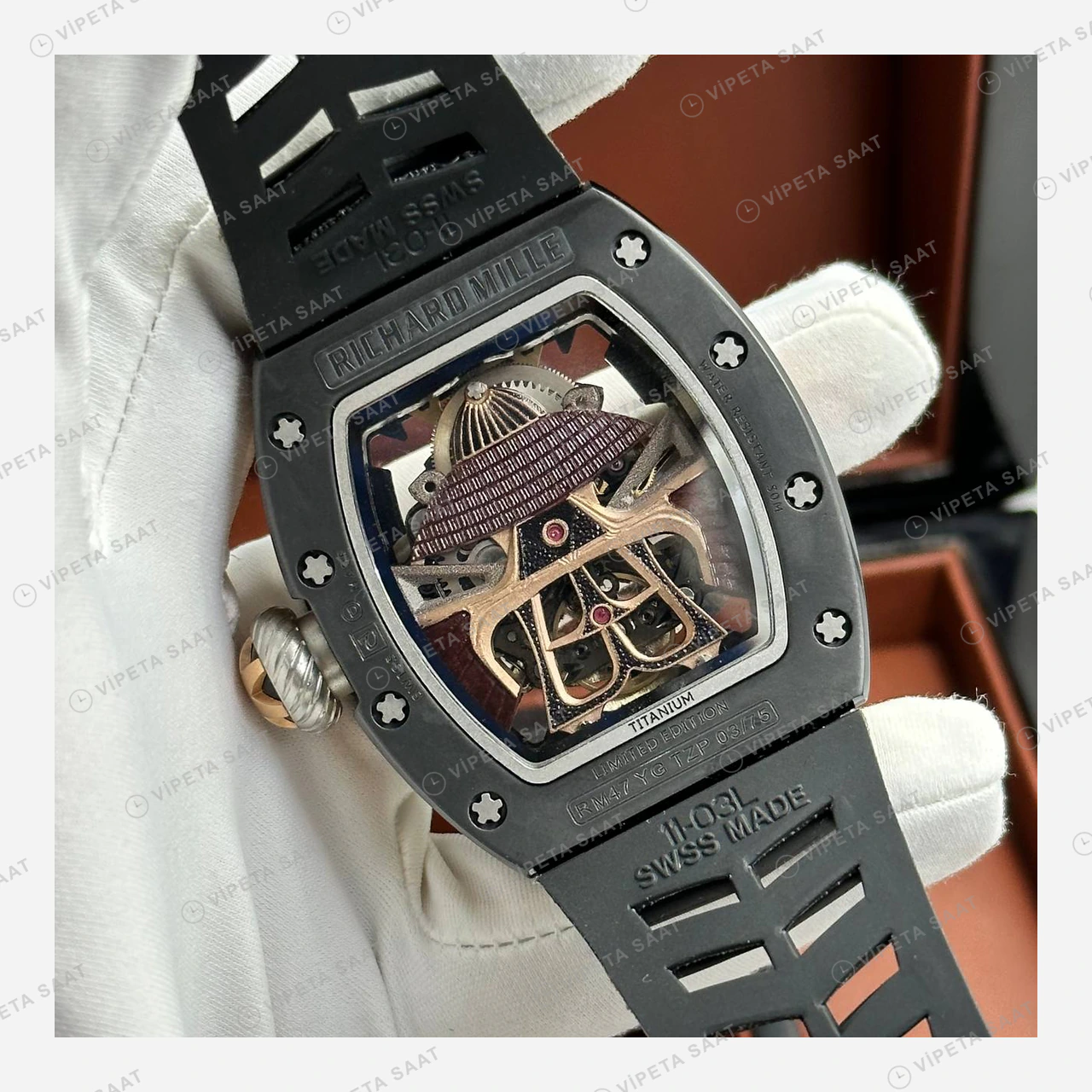Richard Mille RM 47 Samuray Tourbillon Siyah Kasa Kauçuk Super Clone ETA Eta Saat detay 7