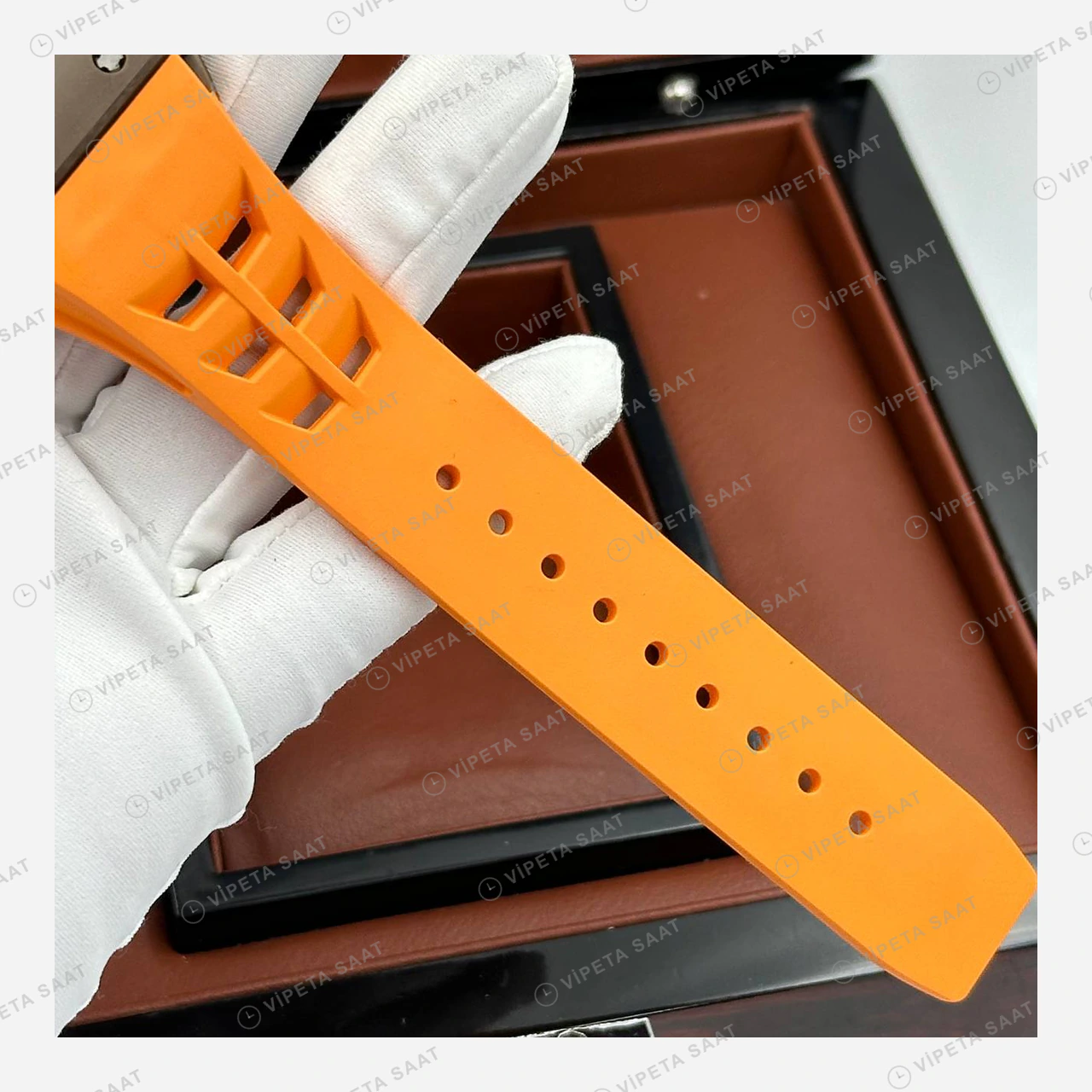 Richard Mille RM 52-05 Pharrell Astronot Mars Siyah Kasa Turuncu Kauçuk Super Clone ETA Eta Saat detay 4