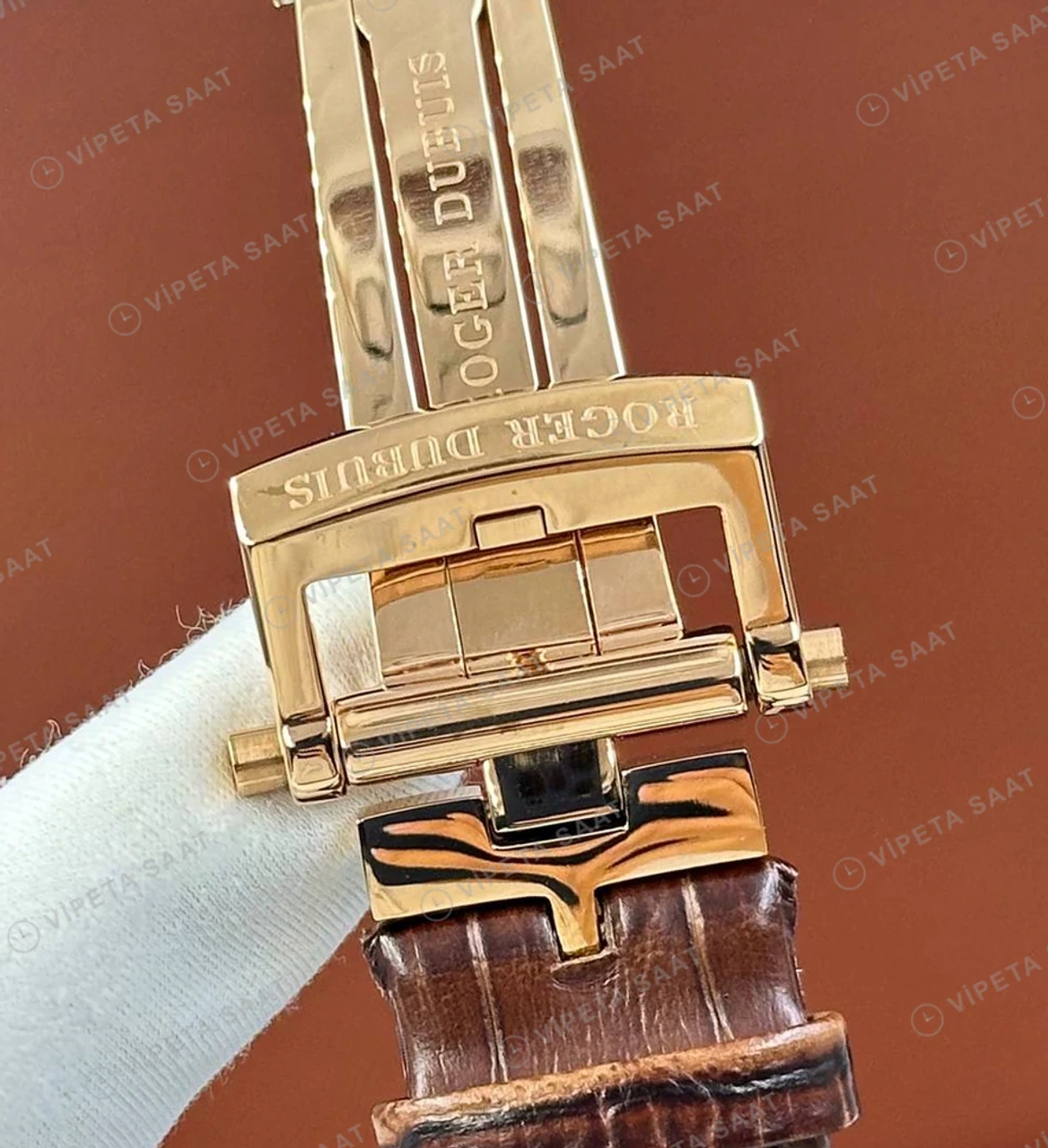 Roger Dubuis Knights of the Round Table Rose Kırmızı Kadran Deri Super Clone ETA Saat yan profil