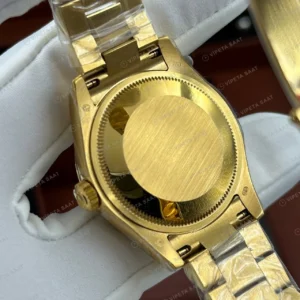 Rolex Datejust 126233 41 mm Yeşil Kadranlı Jubilee Sarı Altın Super Clone Eta Saat karşıdan görünüm