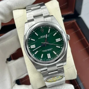 Rolex Datejust 126234 41 mm fluted Yeşil Kadranlı 2 Super Clone Eta Saat karşıdan görünüm