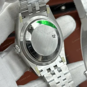 Rolex Datejust 126234 41 mm fluted Yeşil Kadranlı Jubilee Pırlanta 4 Super Clone Eta Saat karşıdan görünüm
