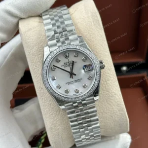 Rolex Datejust 31 mm Pırlanta İndeksli Beyaz Sedef Kadranlı Jubilee Bilezik Pırlanta Taşlı Bezel 2236 Super Clone ETA Saat karşıdan görünüm