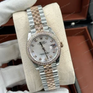 Rolex Datejust 31 mm Pırlanta İndeksli Sedef Kadranlı Everose Rolesor Jubilee Bilezik Pırlanta Taşlı Bezel 2236 Super Clone ETA Saat karşıdan görünüm