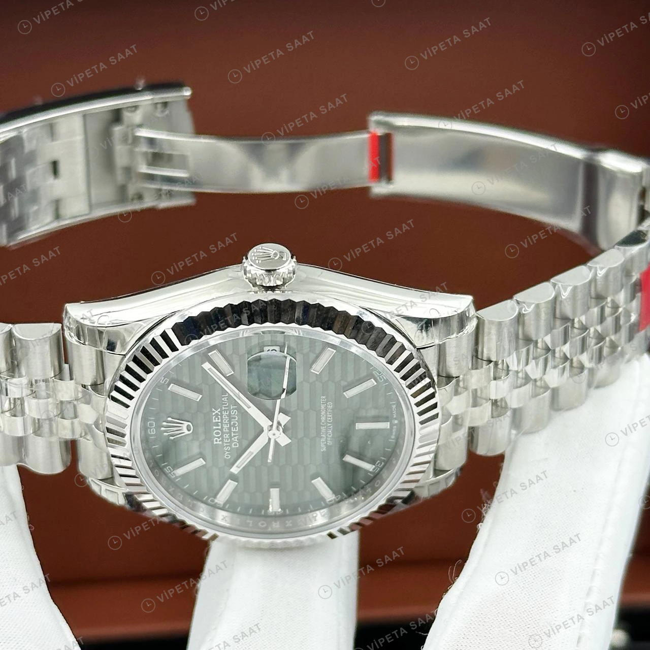 Rolex Datejust 41 mm 126334 Palm Motif Yeşil Kadranlı Jubilee Bilezik Fluted (Yivli) Bezel 3235 Super Clone ETA Saat detay 6