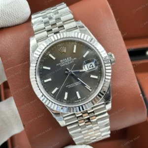 Rolex Datejust 36 mm 126234 Baton İndeksli Koyu Gri Kadranlı Oyster Bilezik Fluted (Yivli) Bezel 3235 Super Clone ETA Saat karşıdan görünüm