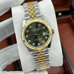 Rolex Datejust 31 mm 278273 Koyu Yeşil Kadranlı Jubilee Bilezik Fluted (Yivli) Bezel 2236 Super Clone ETA Saat karşıdan görünüm